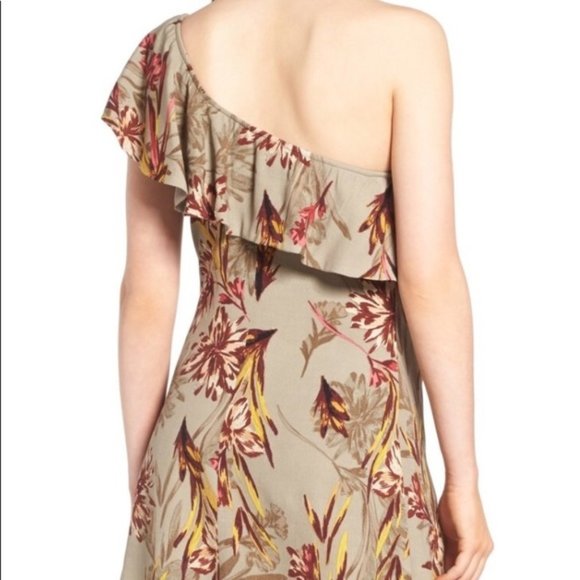 ASTR the label | Aritzia Floral One Shoulder Ruffle Dress Medium - Picture 8 of 10